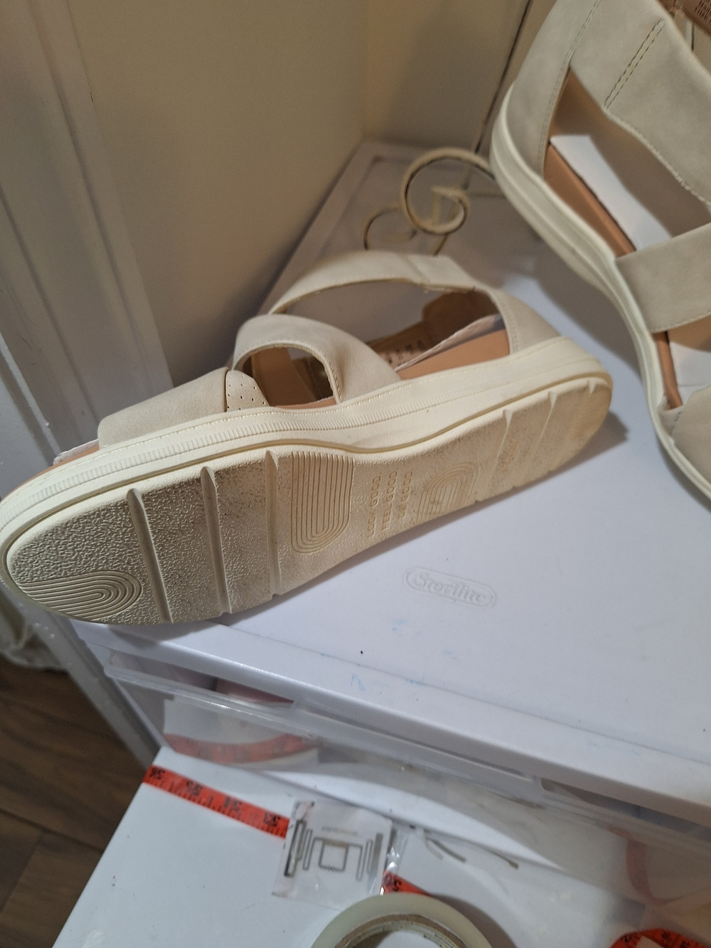 Dr. Scholl's Cream Platform Wedge Sandals